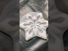 Bề mặt lấp lánh với nhựa trong suốt