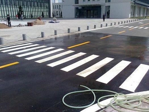 Sơn đánh dấu đường dựa trên dung môi lỏng Ứng dụng gắn kết tốt Một thành phần