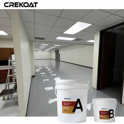 Lớp sàn epoxy vàng cung cấp bề mặt bền cho sân vận động