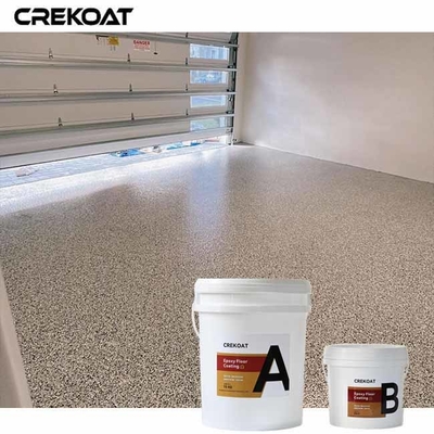 Lớp sàn epoxy màu xám với vảy tạo ra một vẻ đẹp mịn mịn hiện đại